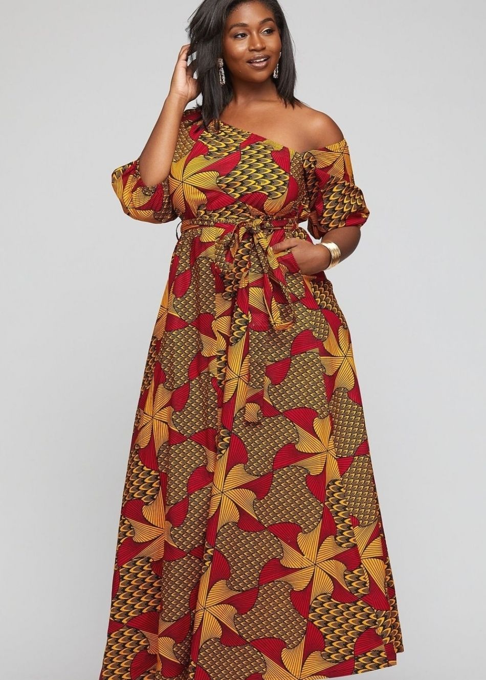 Длинное свободное платье с африканским принтом идеально подходит для девушек с пышными формами