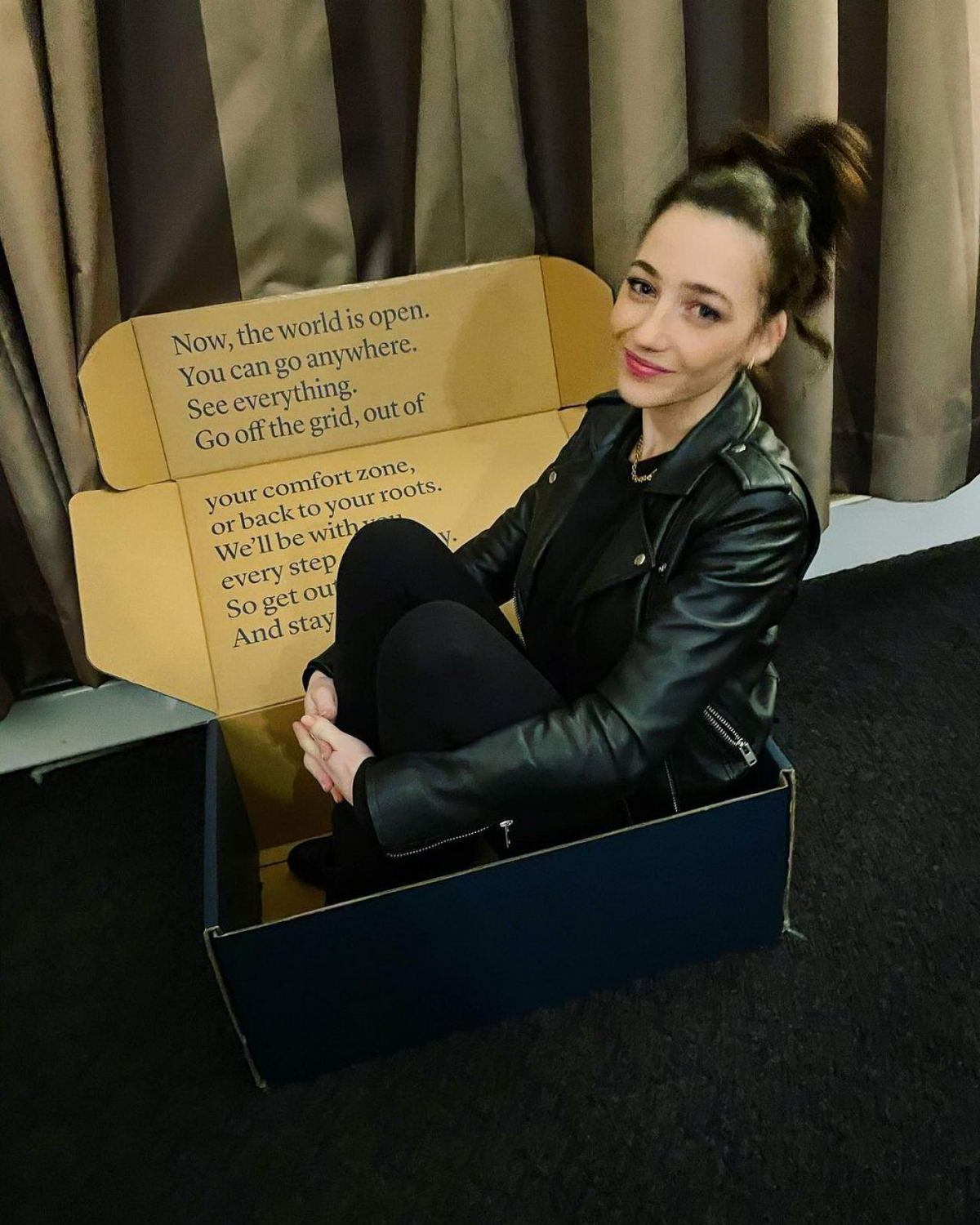 Натали Дрейфусс фото в обувной коробке. Такая она миниатюрная девушка