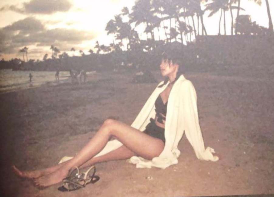 Фото Lisa в черный бикини и длинный ножки